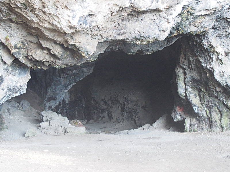 カネアナ洞窟（Kaneana Cave）